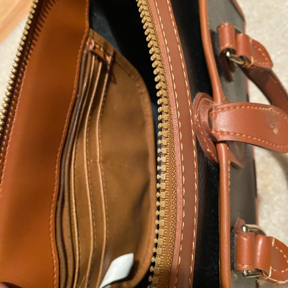 D&B Elegant Black and Tan Leather Handbag - Picture 9 of 15
